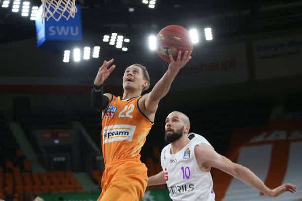 得不作出妥 得不作出妥